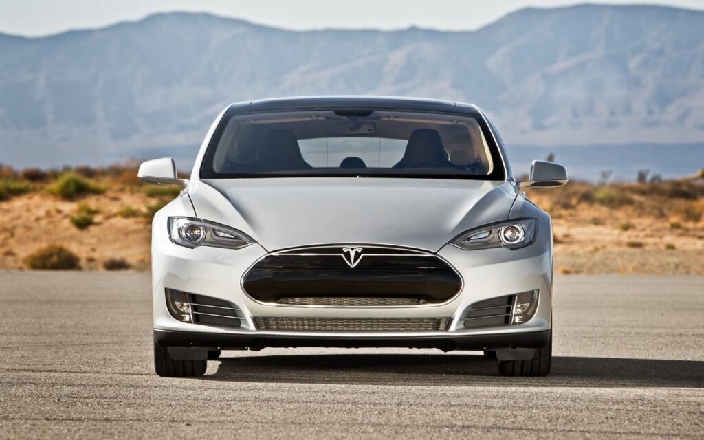 2013-Tesla-Model-S-front-3-1352910063631