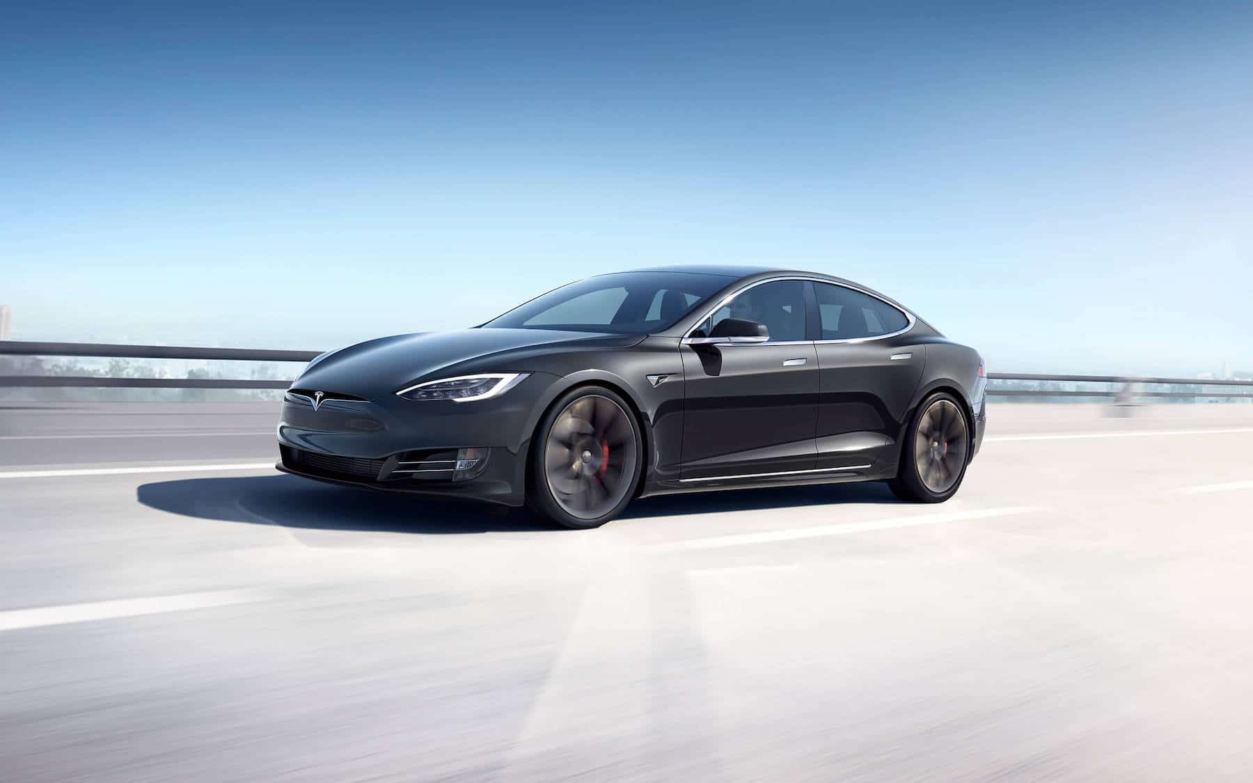 Écran arrière, sièges ventilés et chargeur sans fil Tesla fait évoluer  sa Model 3
