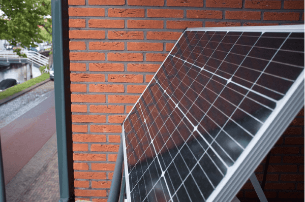 Système Solaire Centrale Solaire Panneaux Solaires Sur Un Balcon