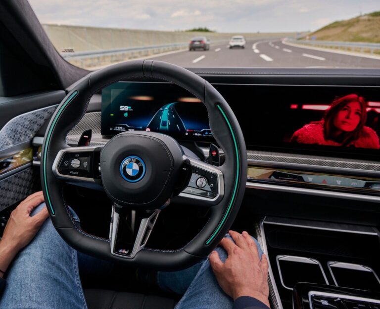 BMW Série 7 : Première Voiture à Combiner Conduite Assistée de Niveaux 2 et 3 en Allemagne