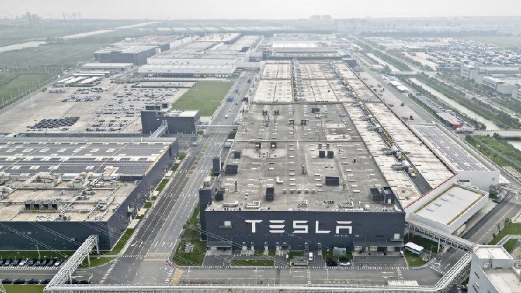 Tesla poursuit la construction de sa méga-usine Megapack à Shanghai à un rythme record