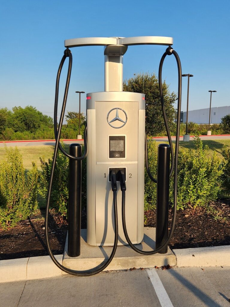 Photo incroyable du premier Supercharger Mercedes aux États-Unis