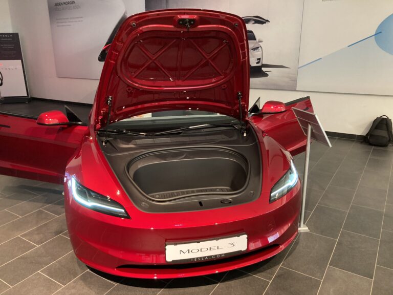 Amélioration du Frunk de Tesla grâce à une Mise à jour Simple mais Révolutionnaire