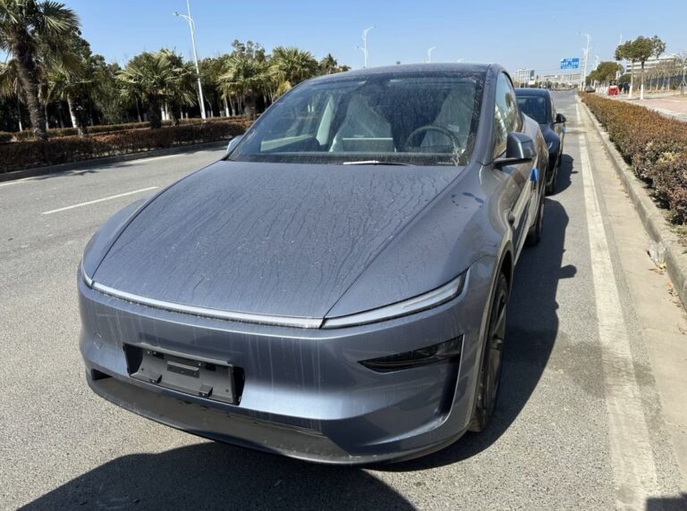 La Nouvelle Tesla Model Y s’affiche dans les showrooms en Chine