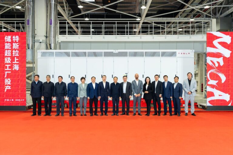 Tesla inaugure sa première Megapack sortie de l’usine de Shanghai