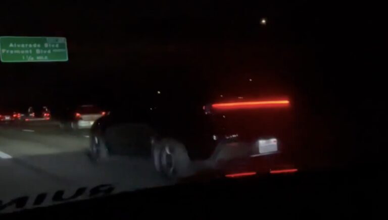 Voici le Nouveau Tesla Model Y filmé sur les routes de nuit