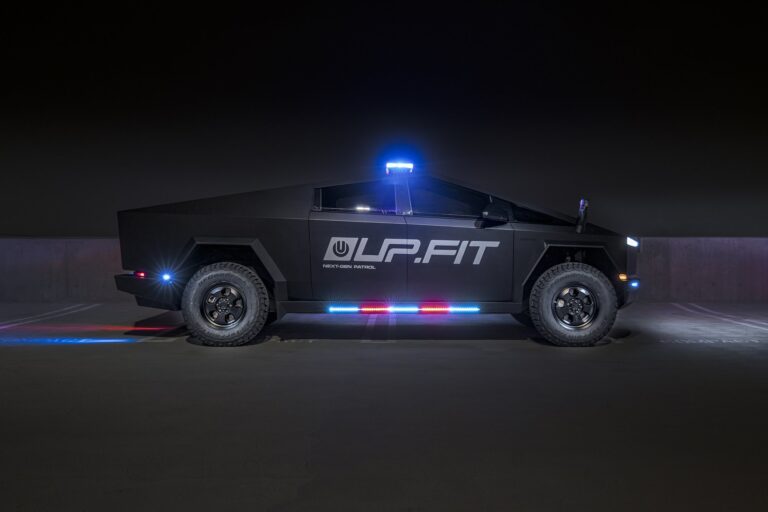Incredible photo of a cybertruck for the police
