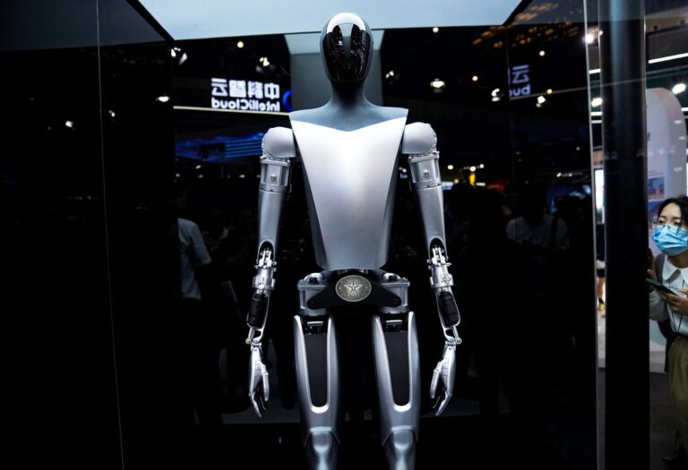 Tesla to Introduce Humanoid Robots for Internal Tasks in 2024