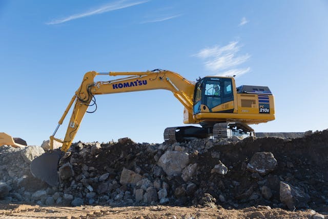 Komatsu Unveils Groundbreaking Autonomous Electric Amphibious Dozer